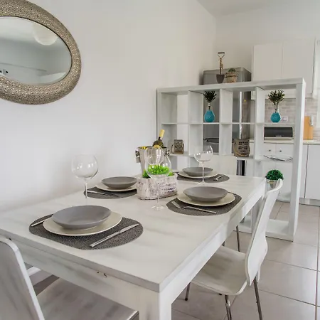 Azzurro Bianco Suites Appartement *